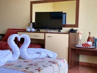 Отель Hotel Zaara Солнечный Берег Двухместный номер с 1 кроватью или 2 отдельными кроватями и балконом-3