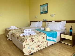Отель Hotel Zaara Солнечный Берег Двухместный номер с 1 кроватью или 2 отдельными кроватями и балконом-7