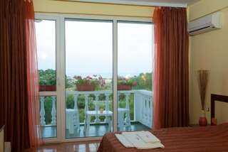 Отель Hotel Zaara Солнечный Берег Двухместный номер с 1 кроватью или 2 отдельными кроватями и балконом-10
